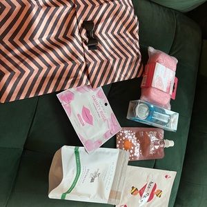 Not available any longer Added as a bonus to a purchase by a posher